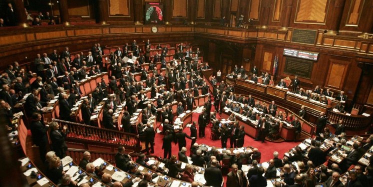 Il Senato approva il bilancio interno 2016. Interventi dei senatori De Poli e Malan.